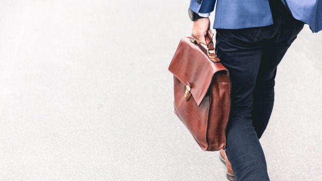 辛い営業経験は転職に有利?